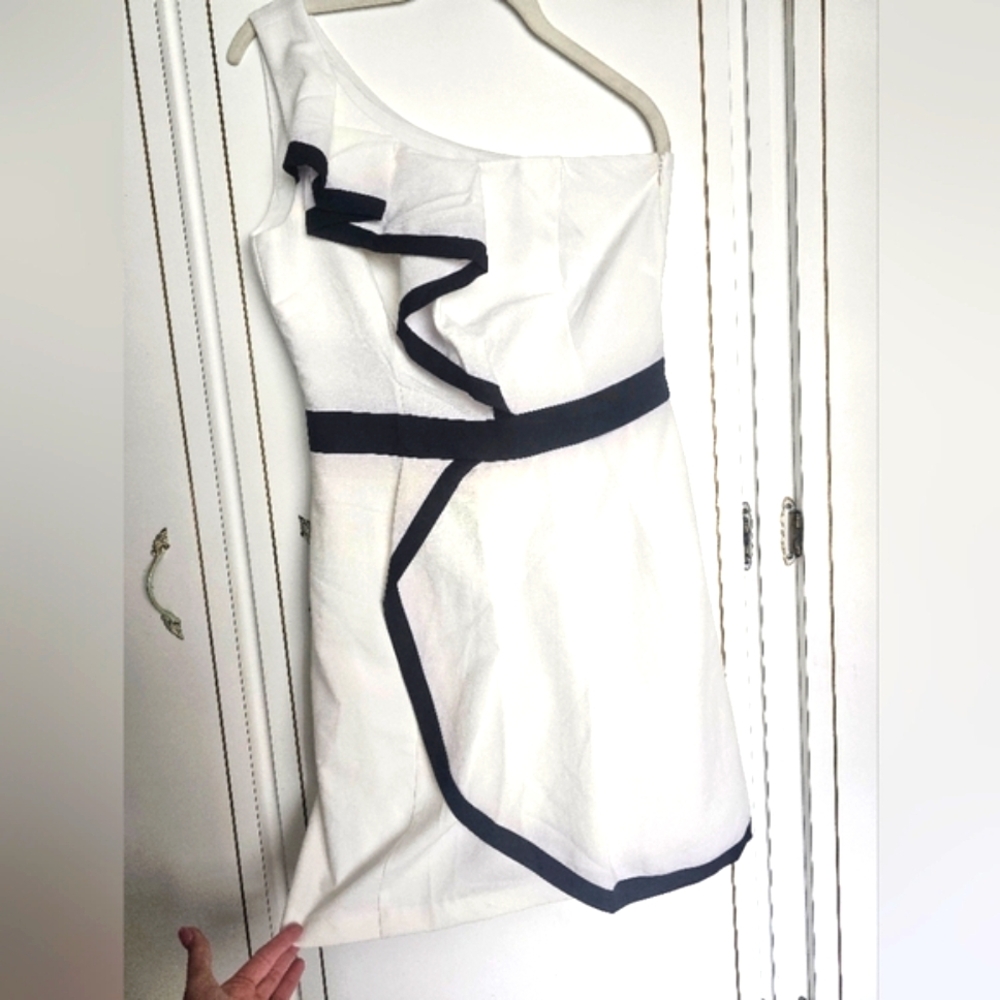 C Luce legant White Dress with Black Trim